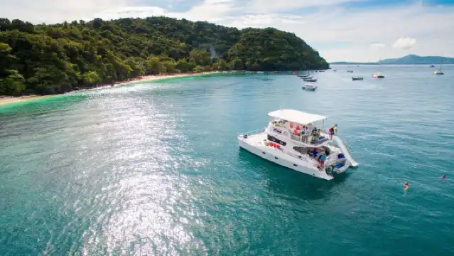 泰國布吉島【遊艇匯 | 天使旅行 包船專家 船型任選 線路自訂 含午餐含接送】