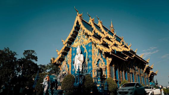 Chiang Rai Red,White,Blue Temple + Lalitta Café One Day Tour | English/Chinese-Speaking Guide