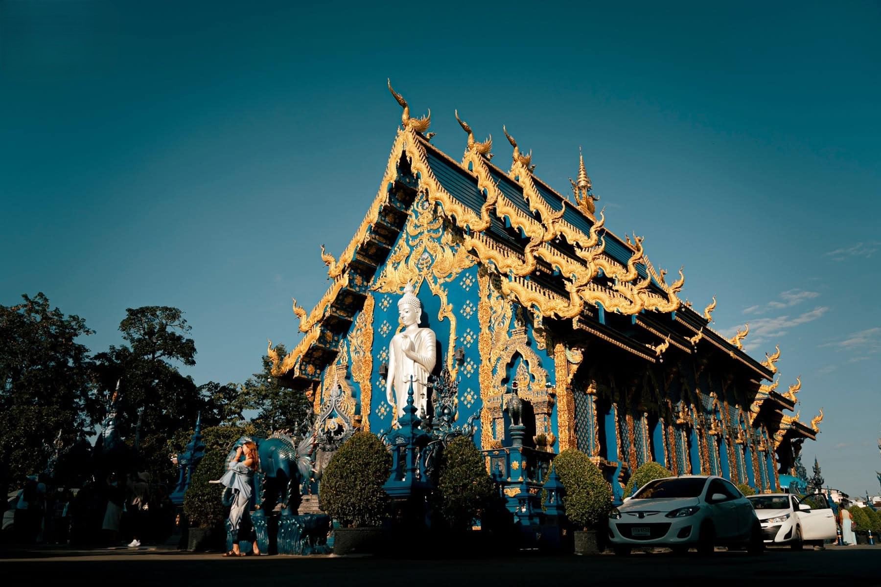 Chiang Rai Red,White,Blue Temple + Lalitta Café One Day Tour | English/Chinese-Speaking Guide