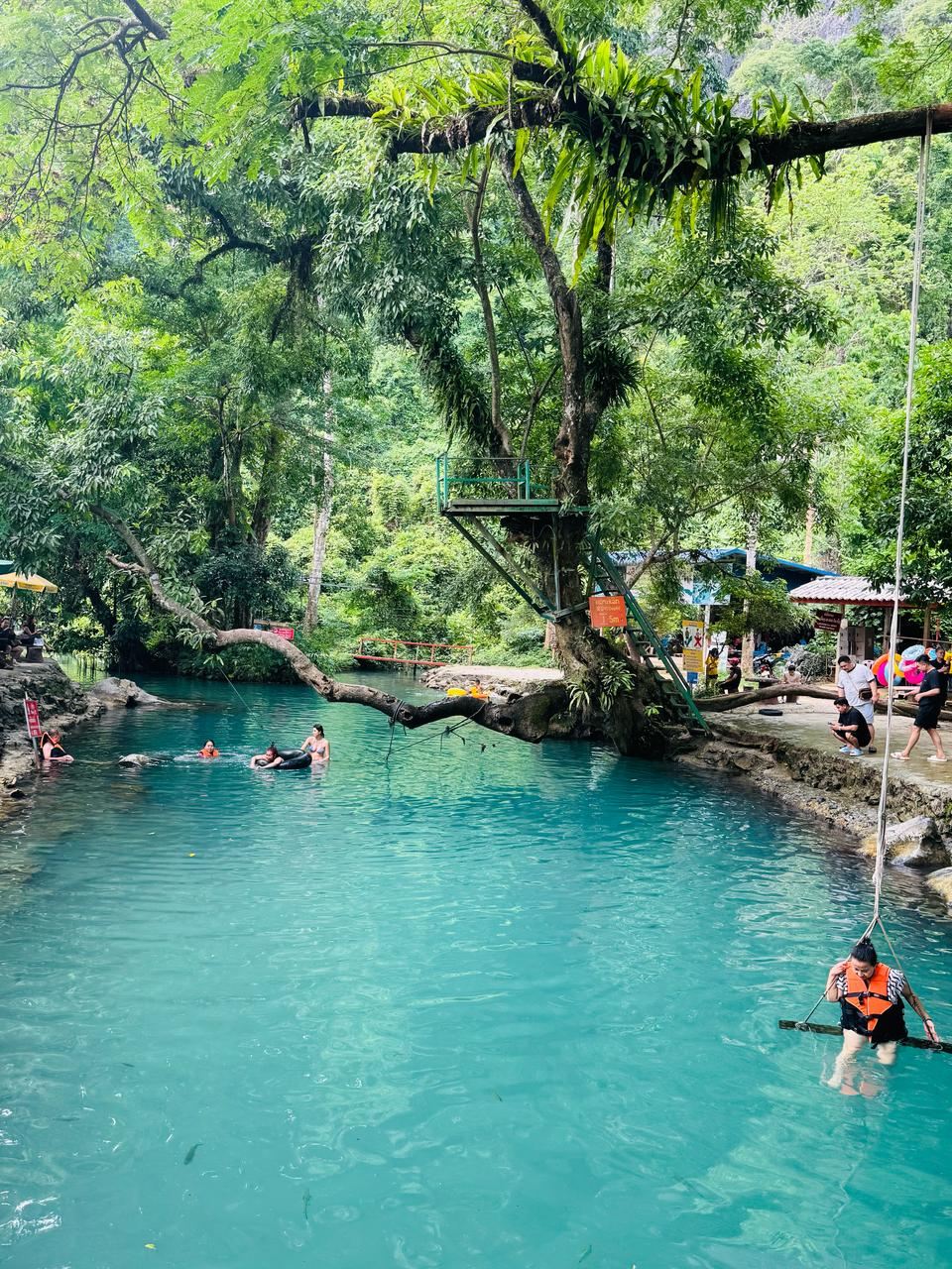 Vang Vieng 1-day tour [Includes ziplining, Tham Jang Cave, underwater cave, and Lagoon 1]