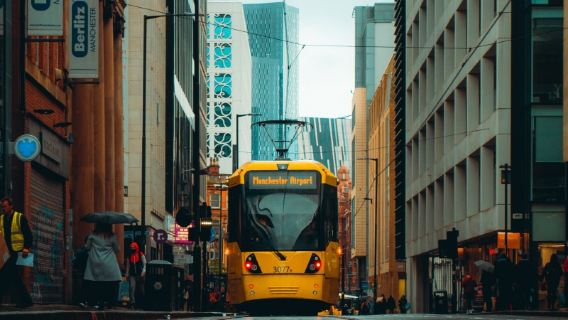 Заказ после консультации: услуги трансфера/гида по Манчестеру, озерному краю Йорк, Элберт сквер, стадион Этихад, Галерея Каслфилд, городскому парку наследия с индивидуальным водителем/экскурсоводом.