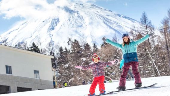 ¡Disfrute de un romántico excursión de un día de esquí invernal a la segunda estación del monte Fuji en YETI Ski Resort!