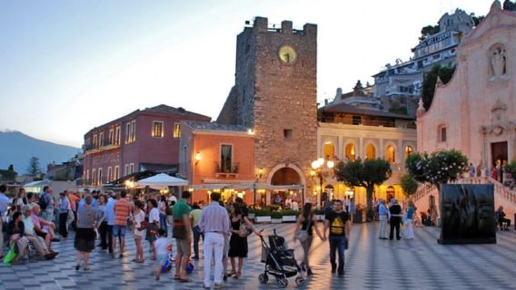 Taormina: Sunset Walking Tour & Aperitif on Rooftop Terrace