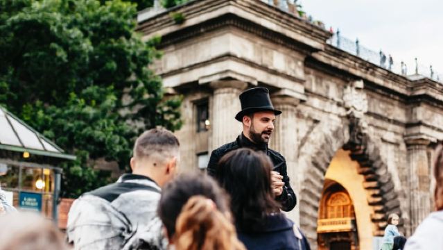 Budapest: Recorrido nocturno de vampiros y mitos por el distrito del Castillo de Buda