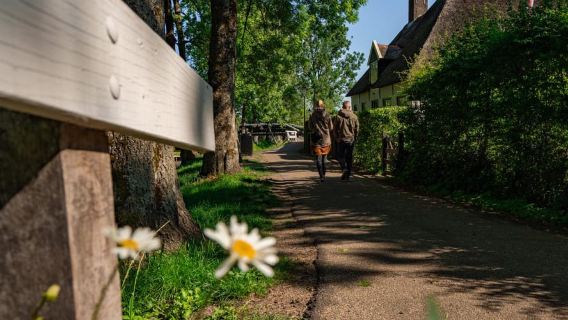 Giethoorn: Kanalrundfahrt, Seetour und Dorfbesichtigung