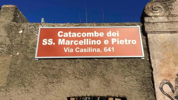 โรม: ทัวร์ชมสุสานนักบุญมาร์เซลลิโนและปิเอโตรพร้อมไกด์