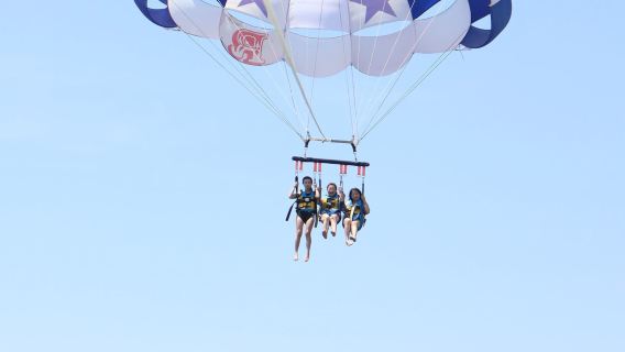 Aventura de parasailing en Nusa Dua y moto acuática con instructor