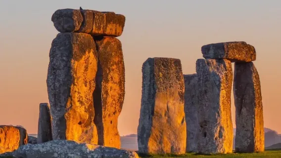 London Windsor Castle + Stonehenge + Bath 1-day tour | Optional Chinese tour group | Managed travel