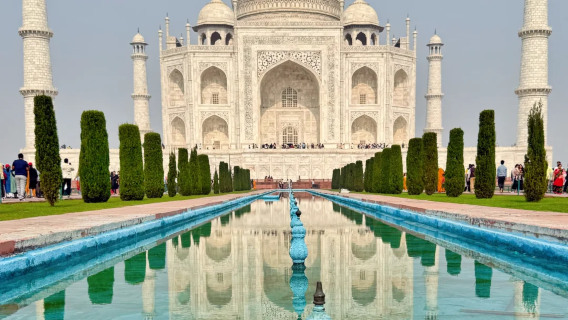 From Delhi: 1-day tour to Taj Mahal and Agra Fort by air-conditioned vehicle