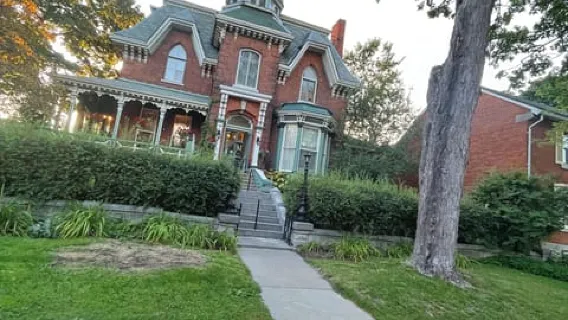 Kingston: Tur Trem Hantu dan Misteri