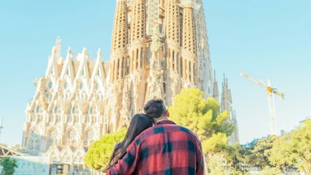 Barcelona: Professional Photoshoot at Sagrada Familia