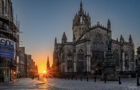 愛丁堡一日遊【司各特紀念塔+王子街花園+忠犬巴比雕像】