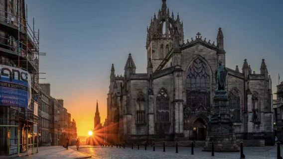 愛丁堡一日遊【司各特紀念塔+王子街花園+忠犬巴比雕像】