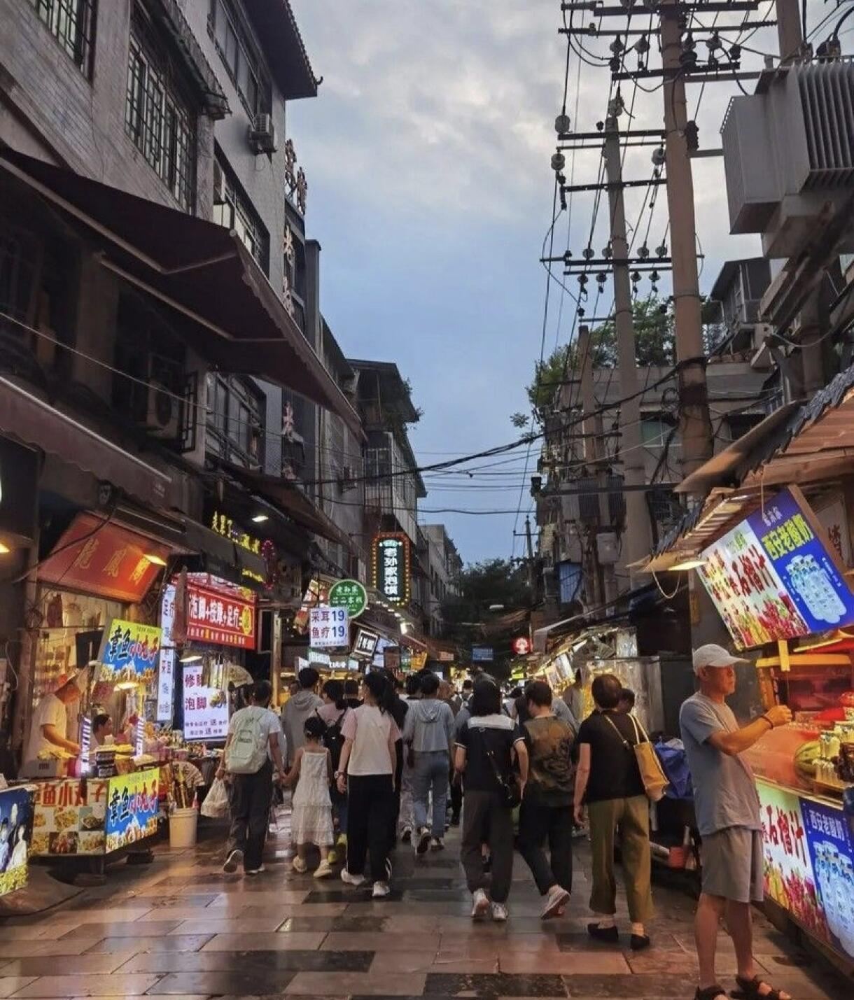 Xi'an Museum + Xi'an Muslim Quarter + Zhongnan Mountain Private Charter Day Tour with English Service