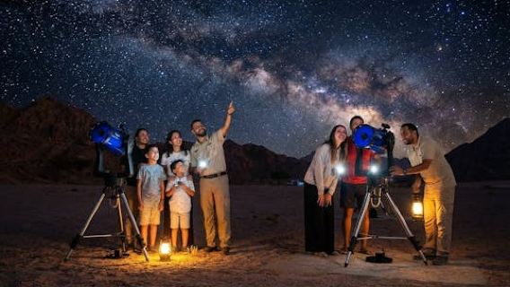 Sternenbeobachtung mit einem Strandbuggy, Kamelritt, Abendessen und Show in Sharm El Sheikh