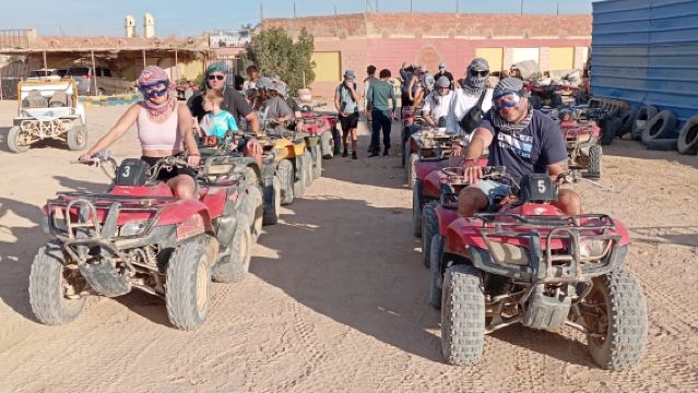 Perjalanan Safari Mega VIP Quad dan Buggy di Hurghada