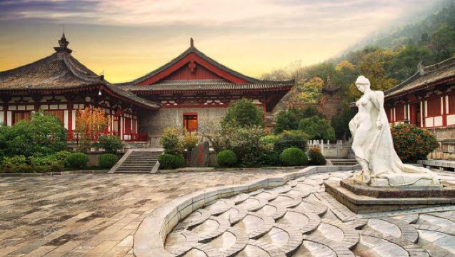 Xi'an Bilingual Guide Services / Travel Companion / Attraction Guide / Business & Exhibition Interpretation in Russian, French, Italian, Spanish and Other Languages