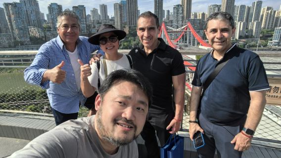 Chongqing: Tour privado a pie por la ciudad en español e inglés