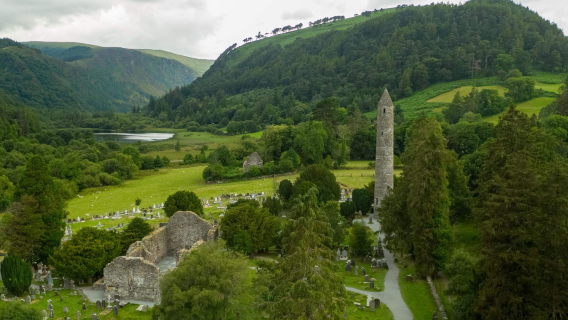 Salida desde Dublín ┃ Kilkenny ┃ Wicklow ┃ Glendalough ┃ Tour de la leyenda vikinga ┃ Grupo en inglés