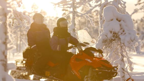 Ylläs: Arktik Kar Köyü'ne Kar Motosikleti Turu ve Atıştırmalık