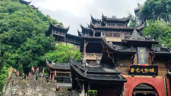 Chongqing - Professional Tour Guides in Chinese/English/Russian/Korean/Japanese/Spanish for All Attractions|Local guide|Shopping companion service | Foreign guest business reception