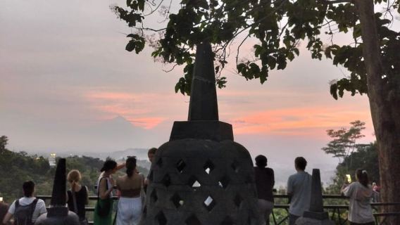 Yogyakarta : Sunrise Borobudur + Prambanan Temple