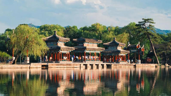 Chengde Chauffeurservice, Reiseführer, Dolmetscher, Begleitung, Transfer, Tourismusmesse, Geschäftsreise, Begleitung zum Arztbesuch