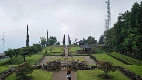 Yogyakarta: Sukuh & Cetho Temple and Sarangan Lake Day Trip