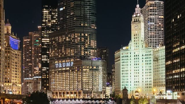 Chicago: Fireworks Cruise with Lake or River Viewing Options