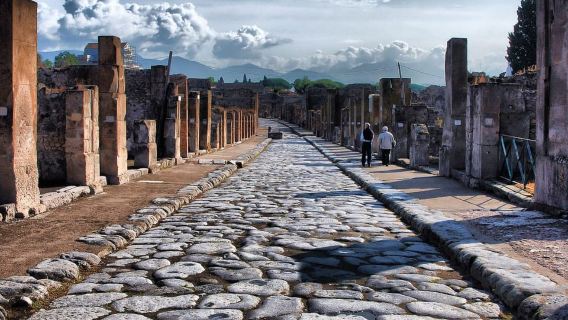Tur Pribadi Napoli: Pompeii, Herculaneum, dan Gunung Vesuvius