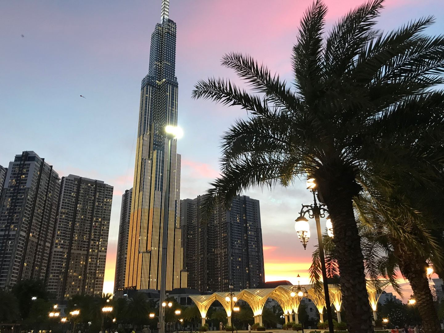 VIP Fast Track service for immigration clearance at Tan Son Nhat Airport in HCM