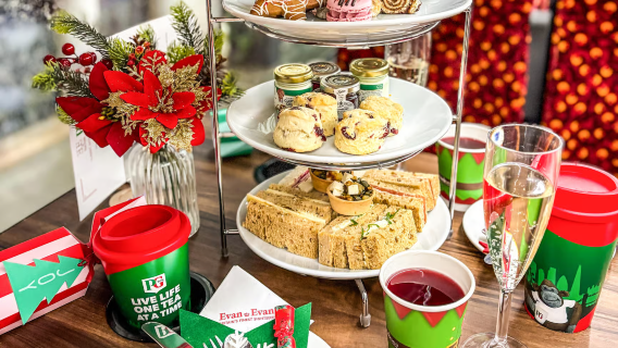 Tour tham quan toàn cảnh buýt thưởng thức trà chiều với ánh đáng Giáng Sinh tại Luân Đôn, Anh