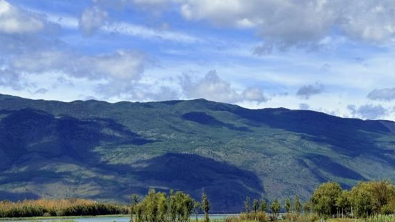 Avventura tra le montagne e i laghi di Dali|Navigare sul Lago Blu, cercare profumi nel Giardino dei Peri, esperienza termale, fare shopping nel mercato del Tè e Cavalli
