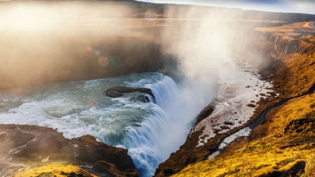 ทัวร์ 1 วันเส้นทางคลาสสิกวงเวียนหัวทองคํา/อาคารเคแอลซีซีในไอซ์แลนด์ (ทะเลสาบปล่องภูเขาไฟ + บริการรถรับส่งไปกลับ)