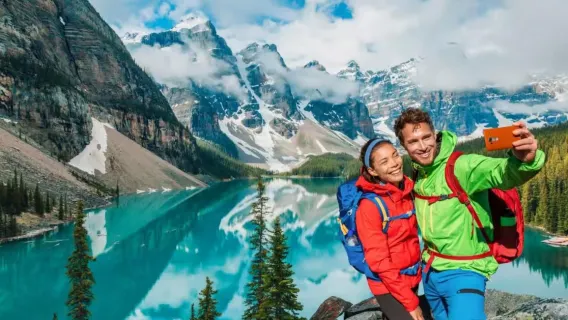 Halbtägiger Shuttle von Banff/Canmore zu Lake Louise & Moraine Lake