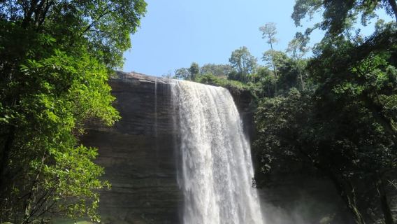 From Accra: Boti Falls Guided Day Trip with Entry and Snacks