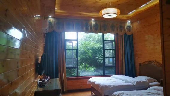 武漢梁子湖葫蘆島房車露營地·過夜露營【叢林木屋別墅/贈送燒烤/獨立衛浴/親子優選】