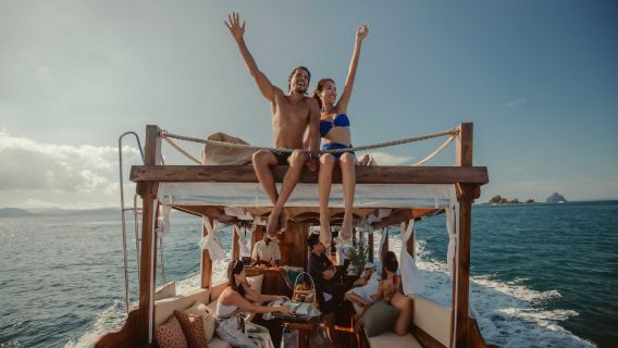 Krabi: tour de 7 islas al amanecer o al atardecer en barco tradicional de lujo