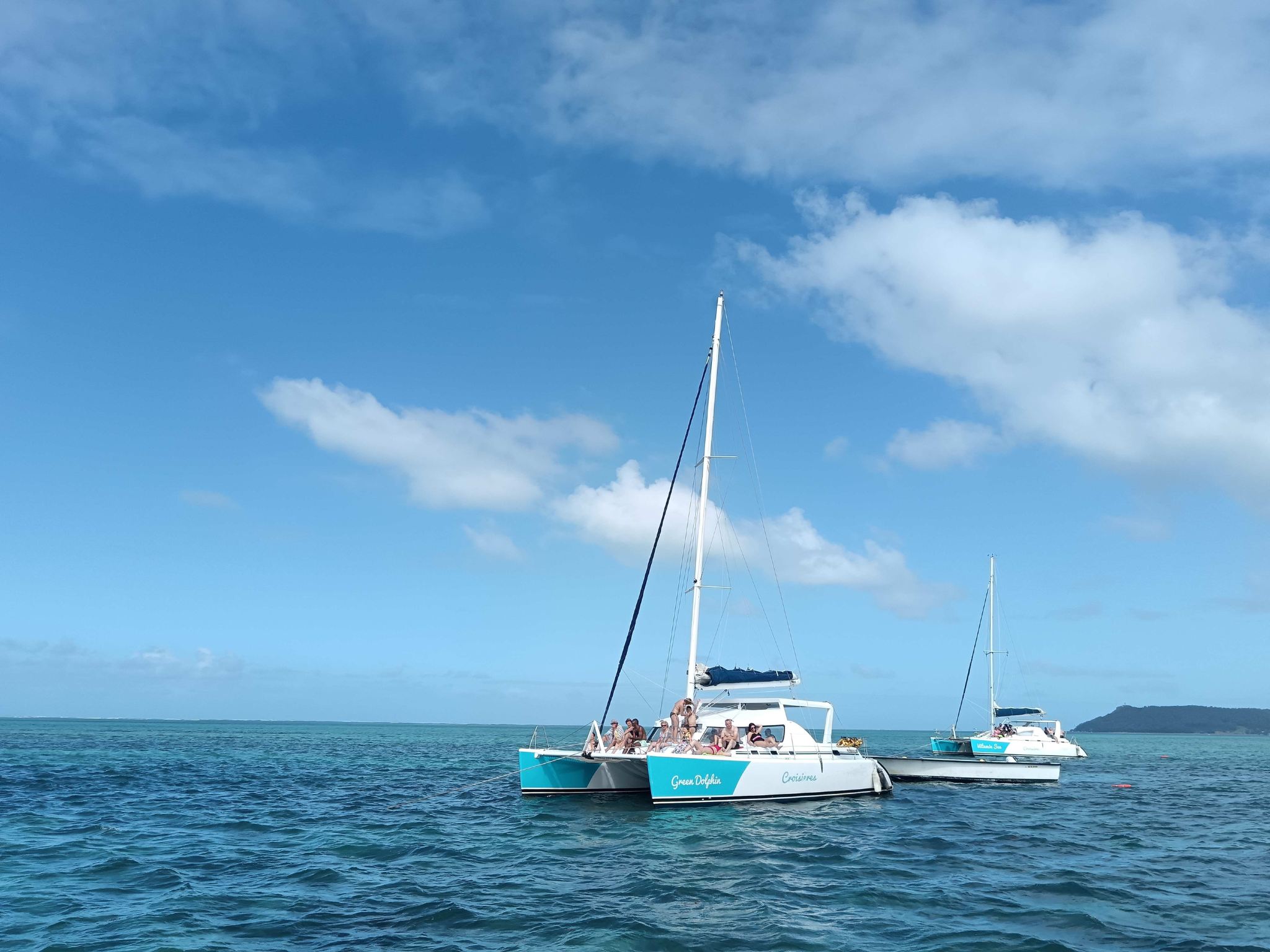 Puerto Galera Catamaran Cruise Day Tour [Dolphin Watching/Snorkeling + Crystal Rock + Moon Island]