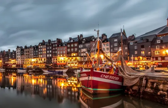 巴黎接送：法國諾曼第象鼻山+翁佛勒爾小鎮一日遊（漁港小鎮）