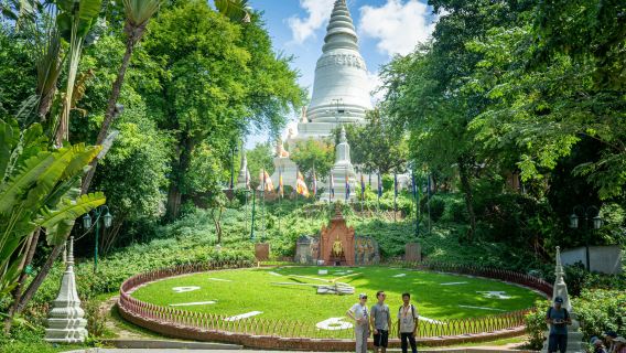 Phnom Penh: Historical Guided Tour + Transfers