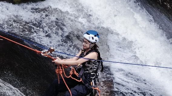 騰衝高黎貢山青岩子峽谷祕境健行一日遊+暖泉小爐+野溫泉