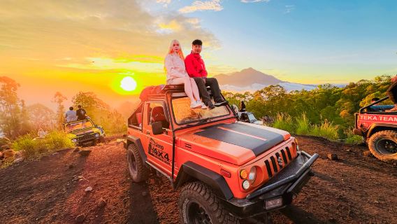 ทัวร์ชมพระอาทิตย์ขึ้นที่ภูเขาบาตูร์ด้วยรถจี๊ปและร้านกาแฟอาคาสา