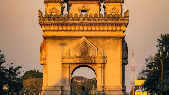 寮國萬象+玉佛寺+萬象神木博物館+黑塔+凱旋門/中文專車