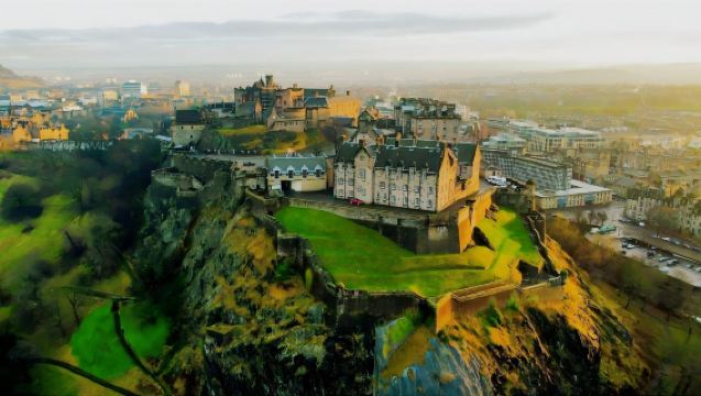 Round-trip from Edinburgh, UK: Private Charter to Alnwick Castle (Visit the Harry Potter Filming Location)