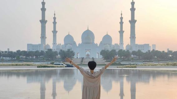 Abu Dhabi City Sightseeing Tour to Sheikh Zayed Grand Mosque - Small Group Tour from Dubai