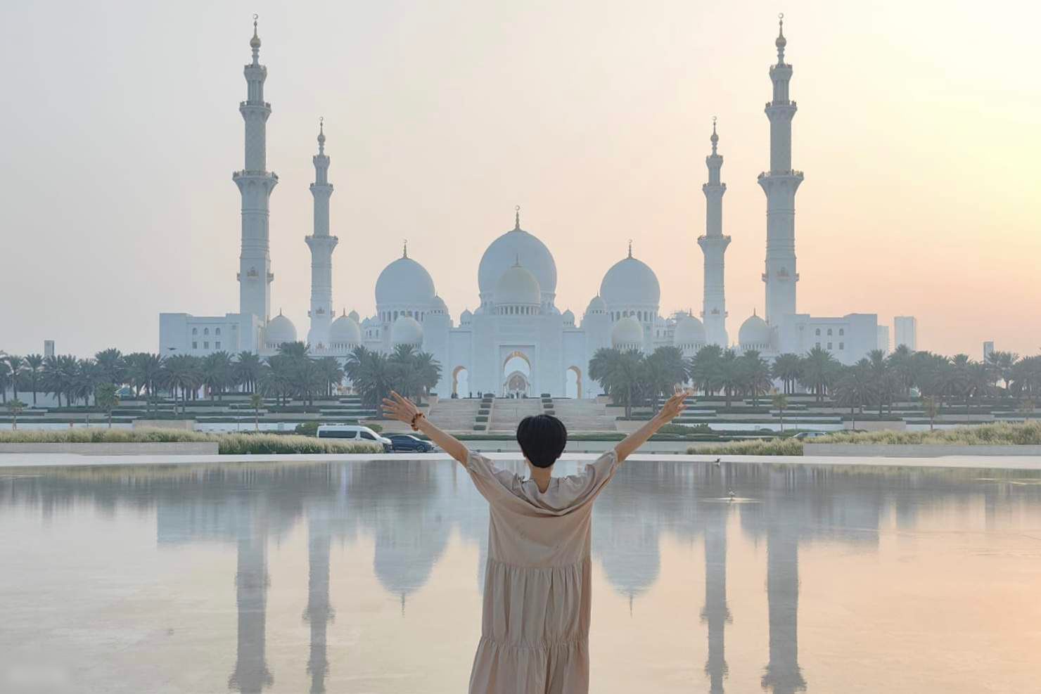 Abu Dhabi City Sightseeing Tour to Sheikh Zayed Grand Mosque - Small Group Tour from Dubai