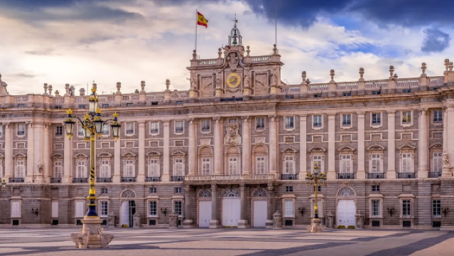 Koninklijk Paleis van Madrid + Puerta del Sol + Kathedraal van Segovia in Spanje