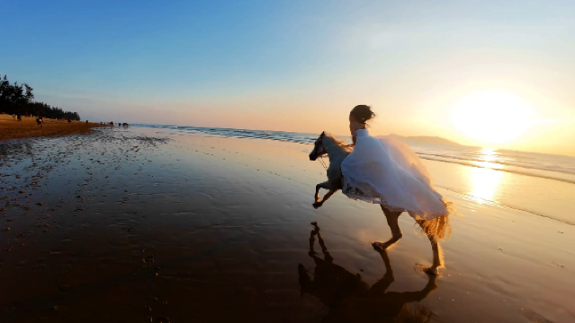 Expérience de photoshoot équestre à Sanya (maquillage élégant + tenues de haute qualité + galop à cheval + service premium)