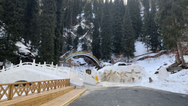 Lawatan sehari ke Ladang Ternakan Nanshan Urumqi + Baiyanggou Barat + Wulastai